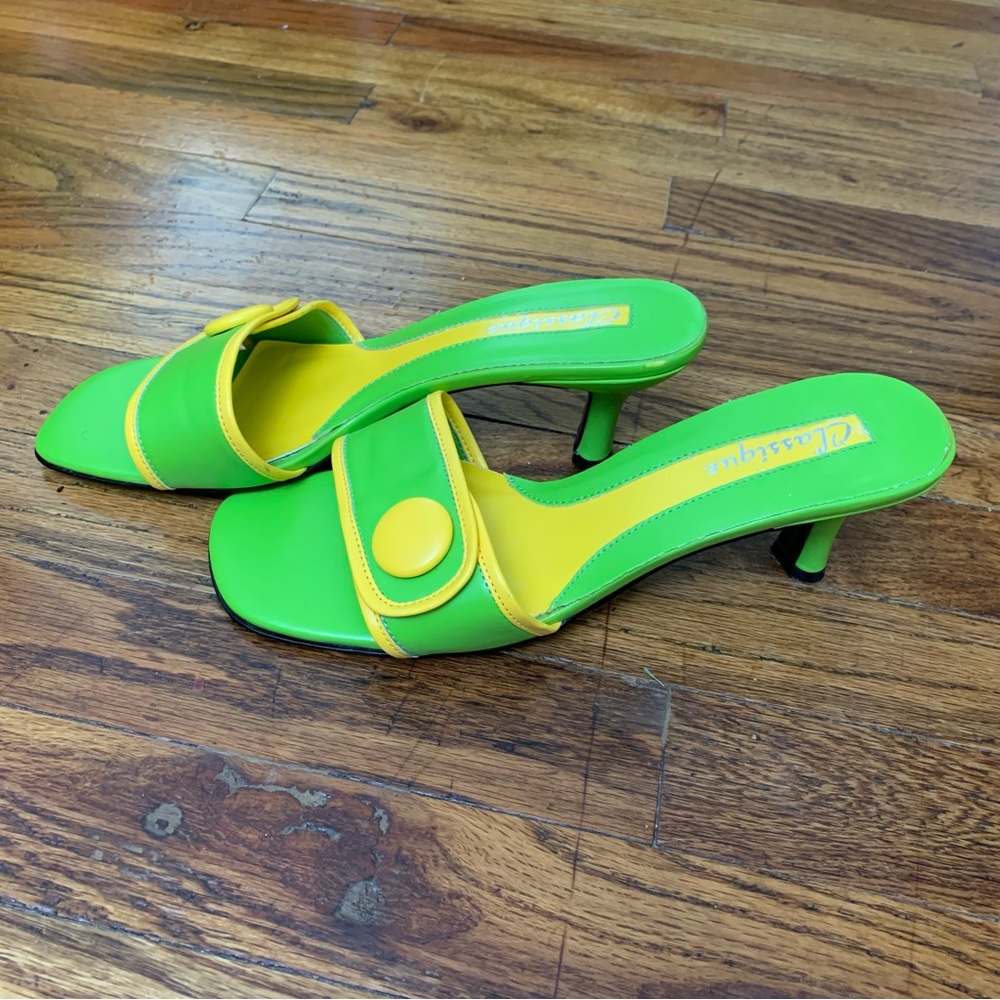 Vintage Classique Kitten Heels Green and Yellow Size 9 Women’s Retro Heels